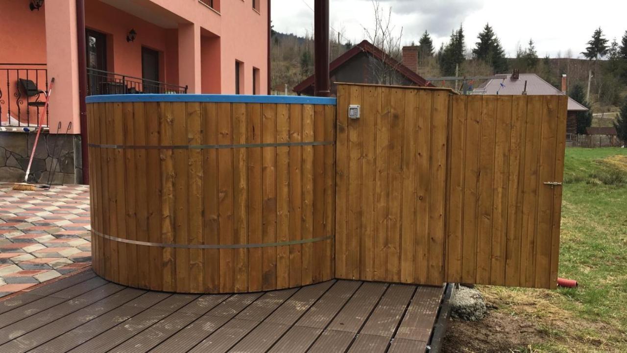 Pensiunea Trei Lalele Moisei Buitenkant foto