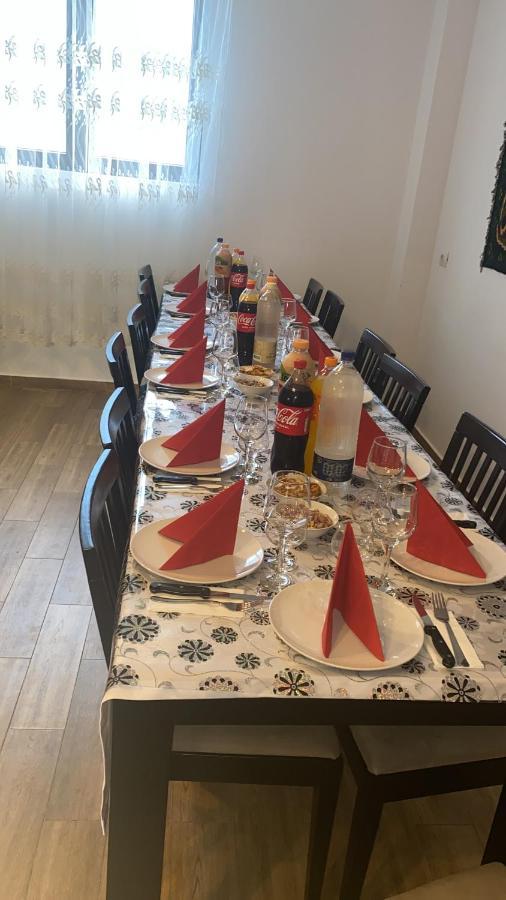 Pensiunea Trei Lalele Moisei Buitenkant foto